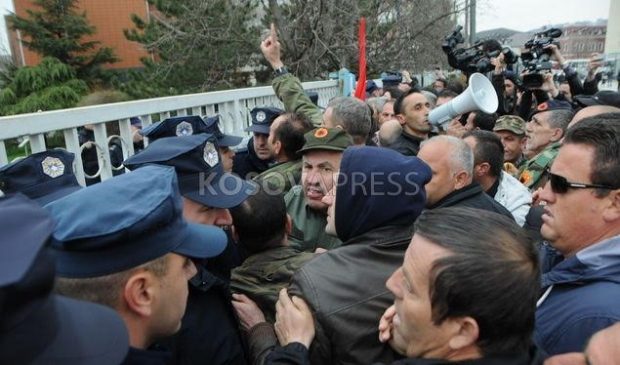 Veteranët sërish në protestë