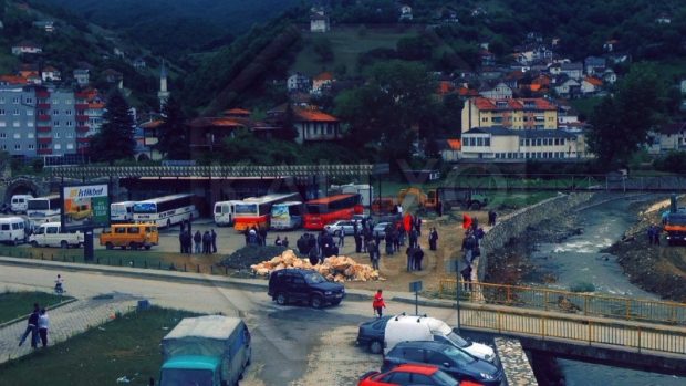 Përfundon përleshja mes protestuesve e policisë